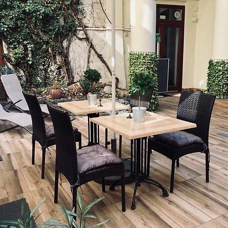 Hotel Atrium Panzio Esztergom Exterior foto