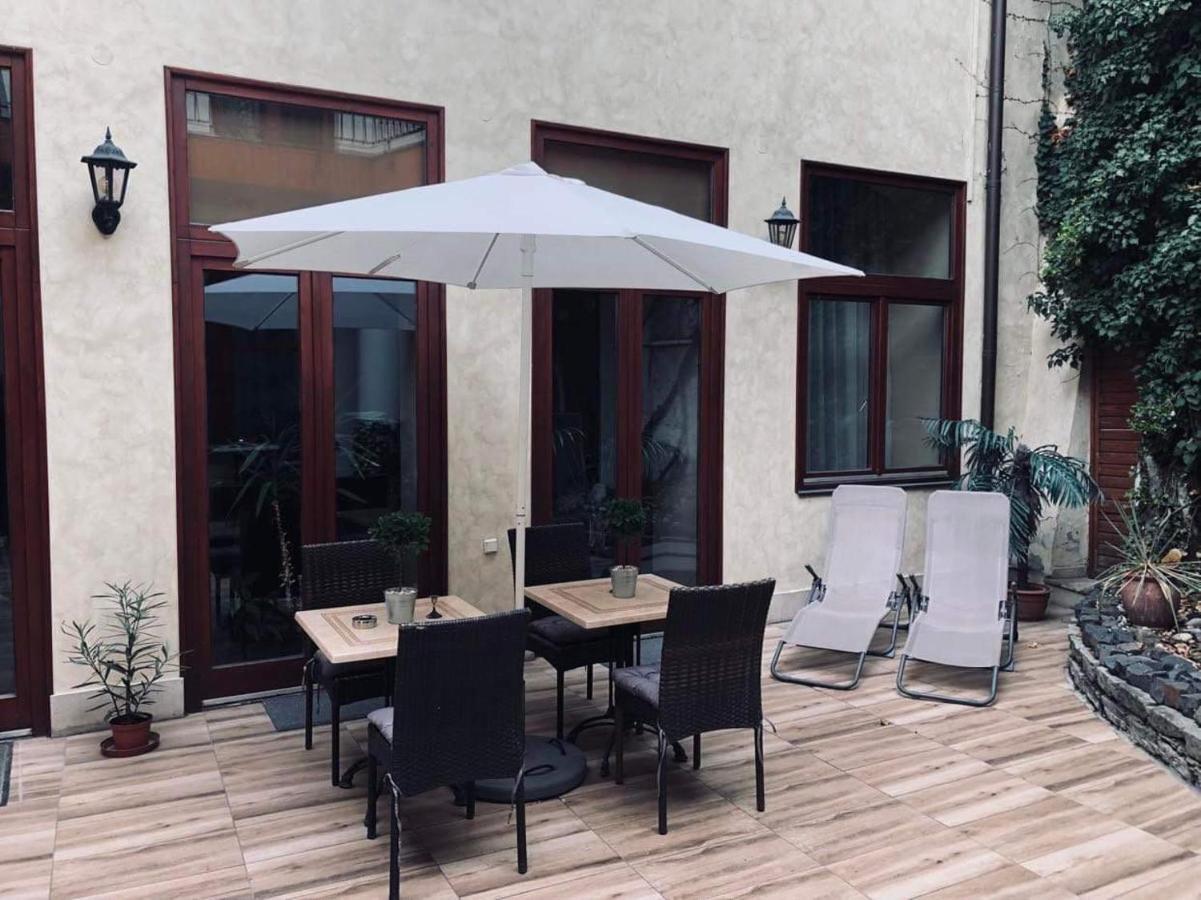 Hotel Atrium Panzio Esztergom Exterior foto