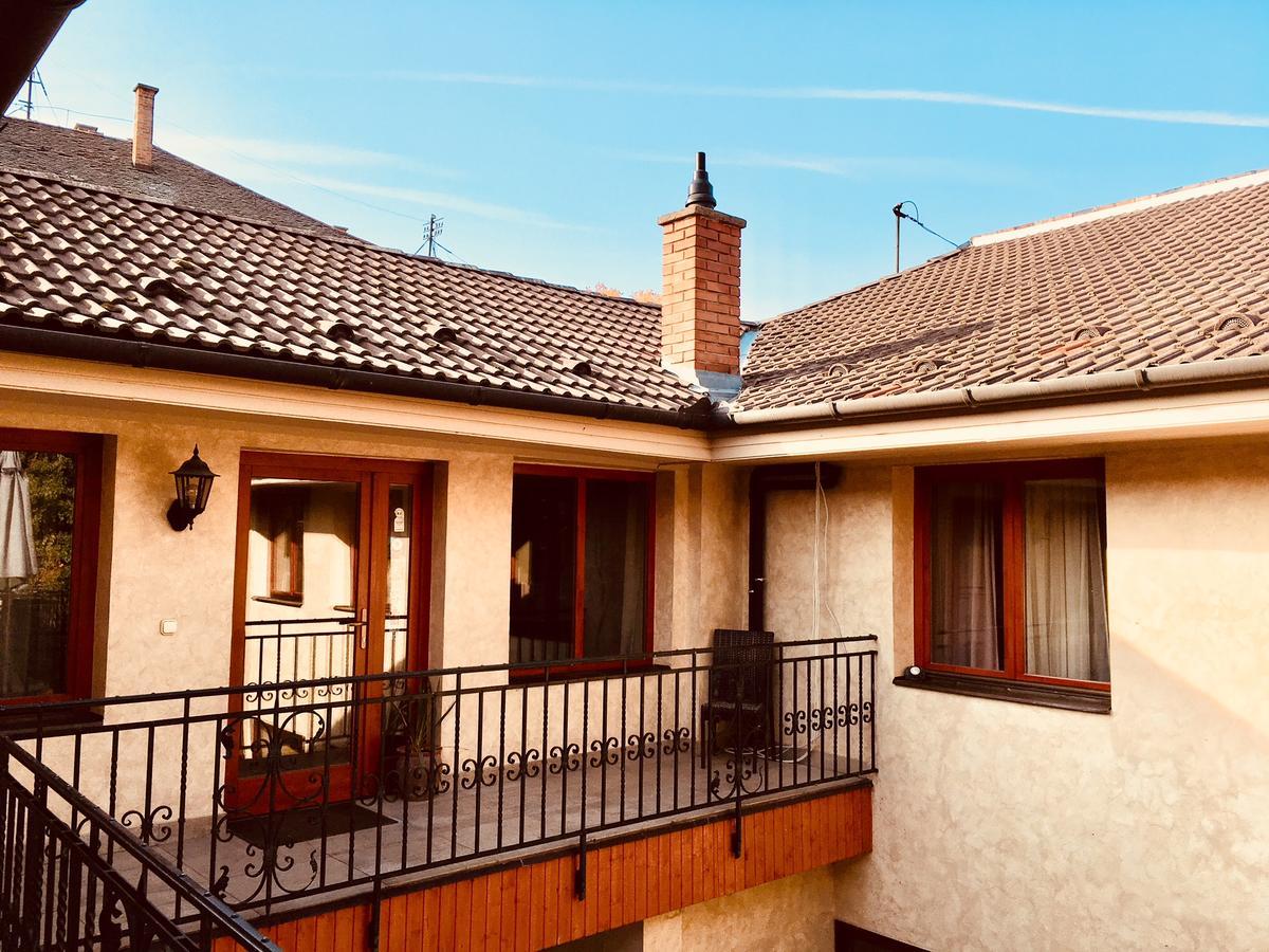 Hotel Atrium Panzio Esztergom Exterior foto