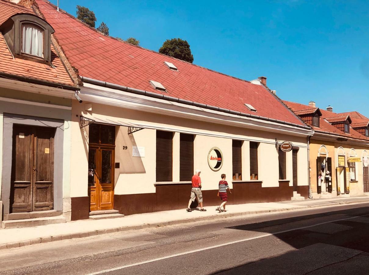 Hotel Atrium Panzio Esztergom Exterior foto