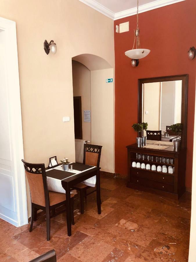 Hotel Atrium Panzio Esztergom Exterior foto