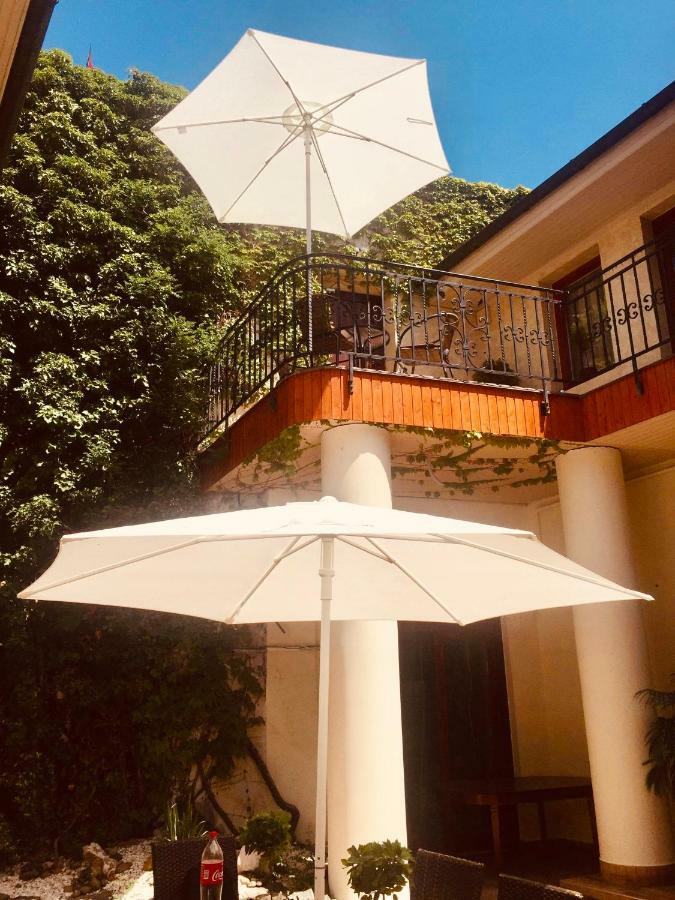 Hotel Atrium Panzio Esztergom Exterior foto